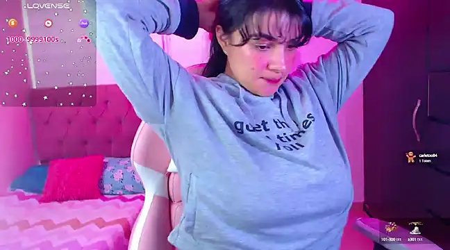 Snapshot of Vannessa__Shy chatting on December 28, 8:58 pm Vannessa  Shy online show from December 28, 8:58 pm