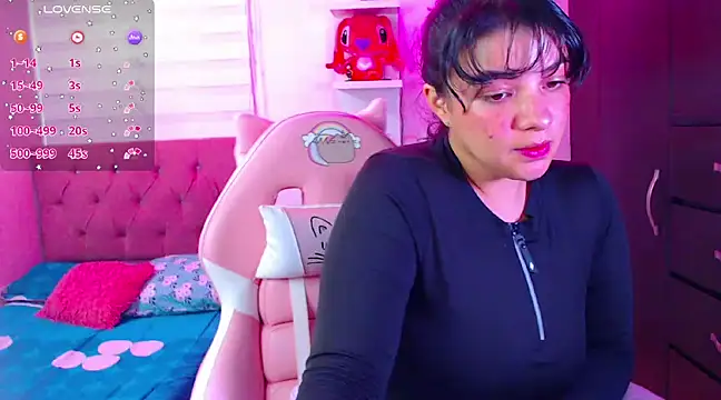 Snapshot of Vannessa__Shy chatting on January 2, 8:57 pm Vannessa  Shy online show from January 2, 8:57 pm