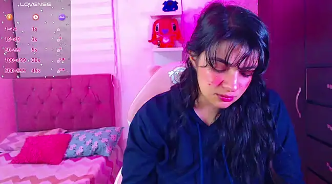 Snapshot of Vannessa__Shy chatting on January 4, 12:27 am Vannessa  Shy online show from January 4, 12:27 am