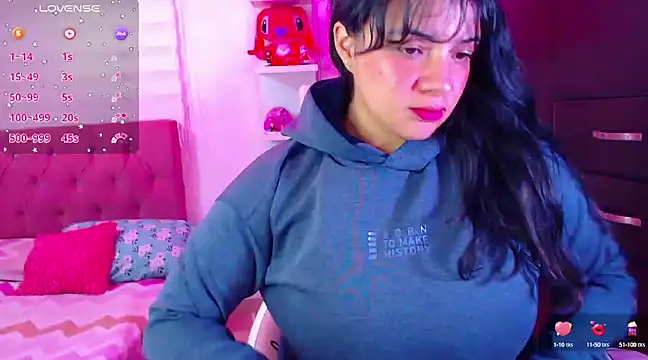 Snapshot of Vannessa__Shy chatting on January 8, 8:07 pm Vannessa  Shy online show from January 8, 8:07 pm