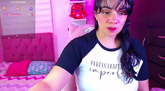 Snapshot of Vannessa__Shy chatting on January 10, 10:25 pm Vannessa  Shy online show from January 10, 10:25 pm