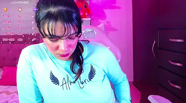 Snapshot of Vannessa__Shy chatting on January 17, 8:22 pm Vannessa  Shy online show from January 17, 8:22 pm