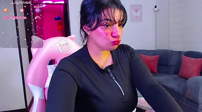 Snapshot of Vannessa__Shy chatting on January 24, 12:20 am Vannessa  Shy online show from January 24, 12:20 am