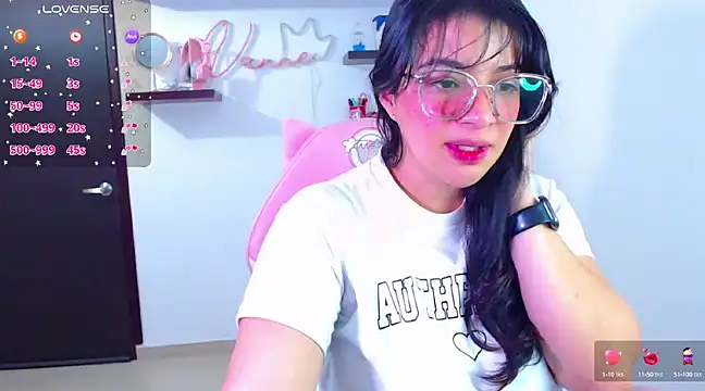 Snapshot of Vannessa__Shy chatting on February 7, 11:13 pm Vannessa  Shy online show from February 7, 11:13 pm