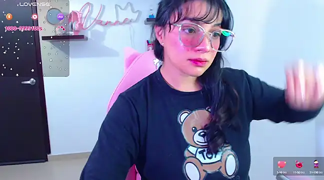 Snapshot of Vannessa__Shy chatting on February 12, 9:11 pm Vannessa  Shy online show from February 12, 9:11 pm
