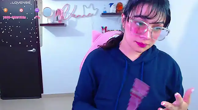 Snapshot of Vannessa__Shy chatting on February 18, 8:58 pm Vannessa  Shy online show from February 18, 8:58 pm