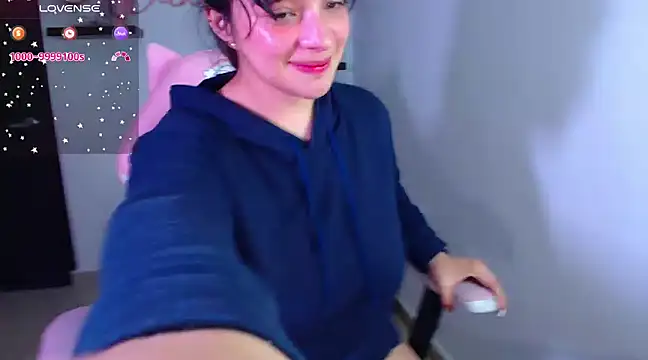 Snapshot of Vannessa__Shy chatting on February 19, 12:03 am Vannessa  Shy online show from February 19, 12:03 am