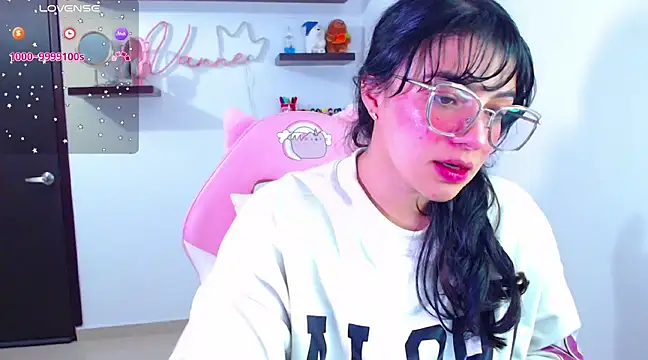 Snapshot of Vannessa__Shy chatting on February 20, 11:10 pm Vannessa  Shy online show from February 20, 11:10 pm