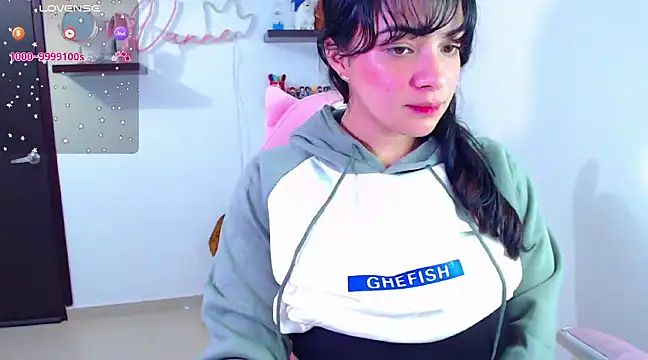 Snapshot of Vannessa__Shy chatting on February 27, 11:48 pm Vannessa  Shy online show from February 27, 11:48 pm