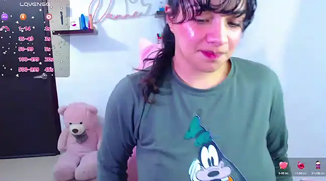 Snapshot of Vannessa__Shy chatting on March 4, 11:00 pm Vannessa  Shy online show from March 4, 11:00 pm