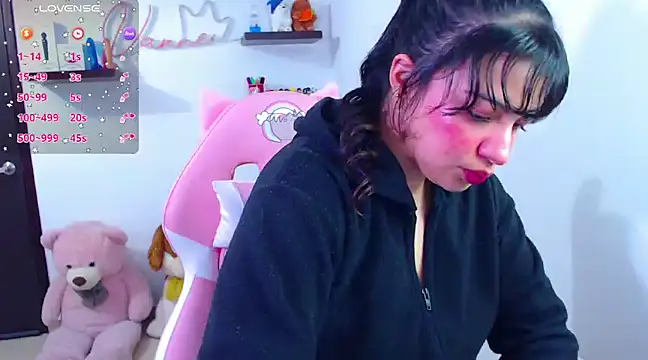 Snapshot of Vannessa__Shy chatting on March 5, 11:16 pm Vannessa  Shy online show from March 5, 11:16 pm
