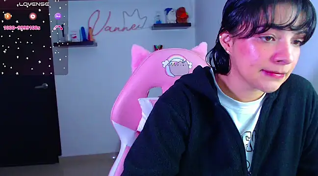 Snapshot of Vannessa__Shy chatting on March 8, 4:06 pm Vannessa  Shy online show from March 8, 4:06 pm