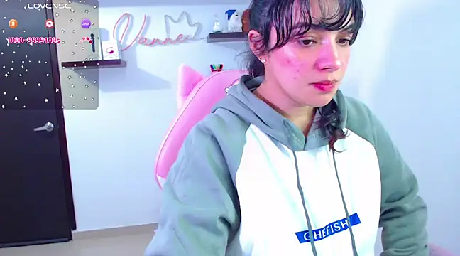Snapshot of Vannessa__Shy chatting on March 11, 9:59 pm Vannessa  Shy online show from March 11, 9:59 pm