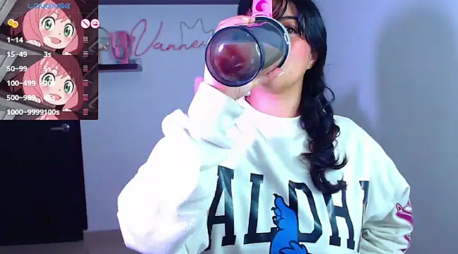 Snapshot of Vannessa__Shy chatting on March 17, 9:23 pm Vannessa  Shy online show from March 17, 9:23 pm