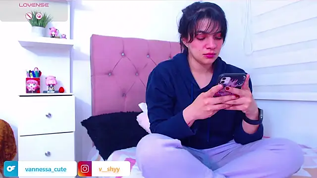 Snapshot of Vannessa__Shy chatting on September 10, 10:54 pm Vannessa  Shy online show from September 10, 10:54 pm