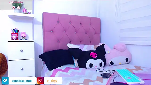 Snapshot of Vannessa__Shy chatting on September 11, 10:32 pm Vannessa  Shy online show from September 11, 10:32 pm
