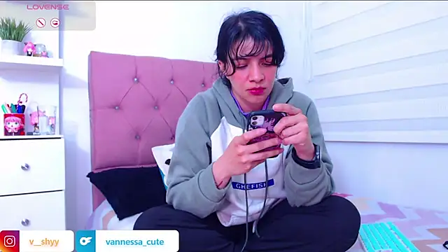 Snapshot of Vannessa__Shy chatting on September 26, 12:36 am Vannessa  Shy online show from September 26, 12:36 am