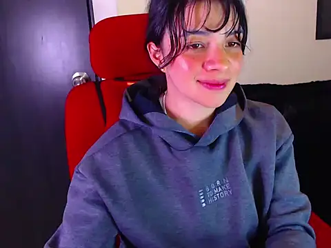 Snapshot of Vannessa__Shy chatting on October 19, 12:33 am Vannessa  Shy online show from October 19, 12:33 am