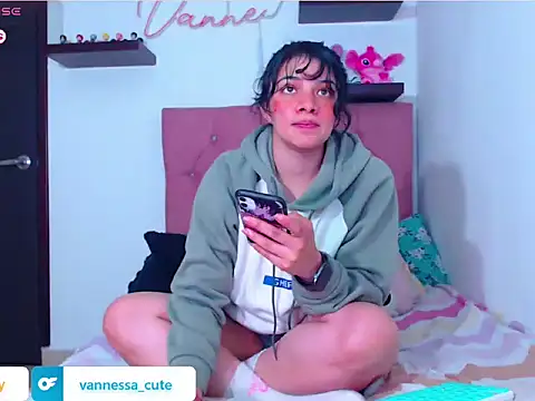 Snapshot of Vannessa__Shy chatting on October 28, 1:20 am Vannessa Shy online show from October 28, 1:20 am