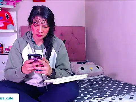 Snapshot of Vannessa__Shy chatting on November 25, 11:38 pm Vannessa Shy online show from November 25, 11:38 pm