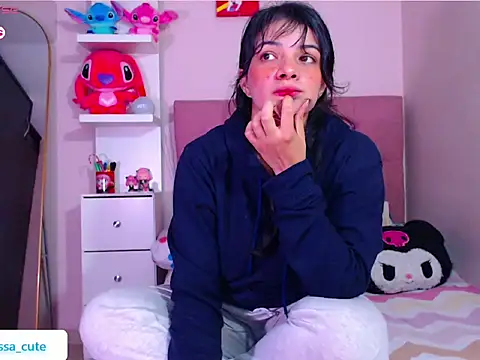 Snapshot of Vannessa__Shy chatting on December 13, 9:09 pm Vannessa Shy online show from December 13, 9:09 pm