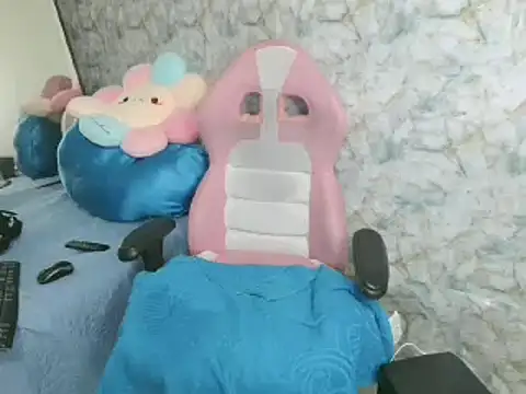 Snapshot of manuhela18 chatting on March 22, 1:32 am manuhela18 online show from March 22, 1:32 am