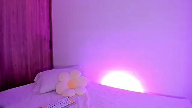 Snapshot of Cheerry1 chatting on January 17, 3:23 am Cheerry1 online show from January 17, 3:23 am