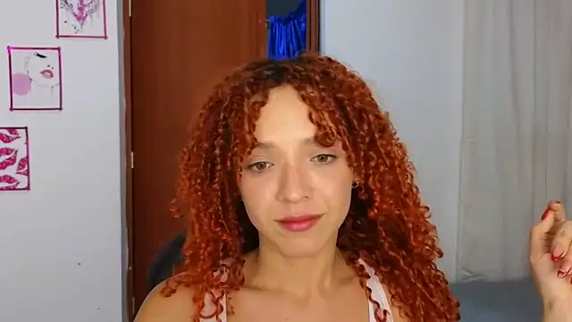 Snapshot of SexyLeilaa chatting on November 4, 1:05 am SexyLeilaa online show from November 4, 1:05 am