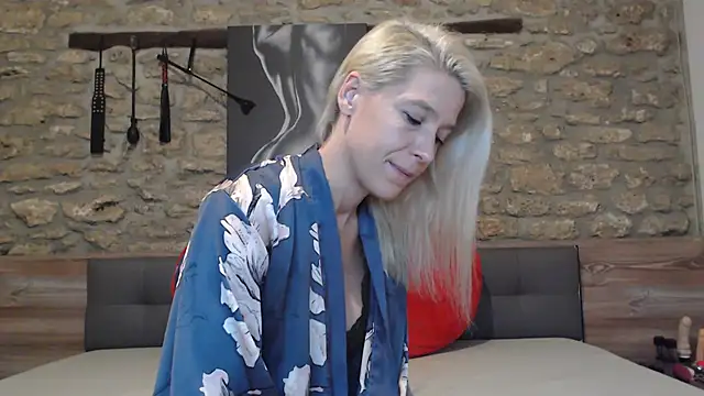 Naschkatze01 online show from December 3, 7:56 pm