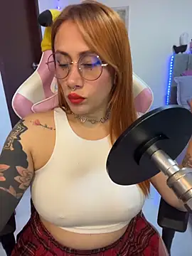 Luna Paris  online show from June 2, 11:18 pm