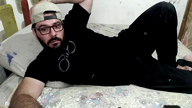 Snapshot of lucasprloco chatting on December 14, 2:12 am lucasprloco online show from December 14, 2:12 am