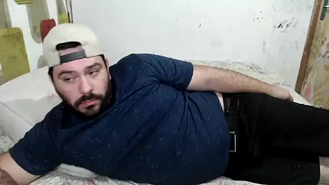 Snapshot of lucasprloco chatting on December 16, 3:08 am lucasprloco online show from December 16, 3:08 am