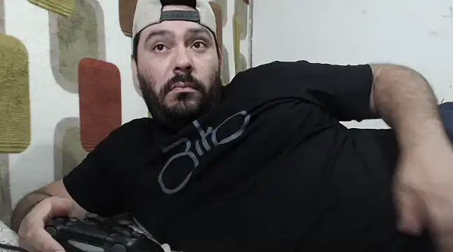 Snapshot of lucasprloco chatting on December 17, 11:49 pm lucasprloco online show from December 17, 11:49 pm