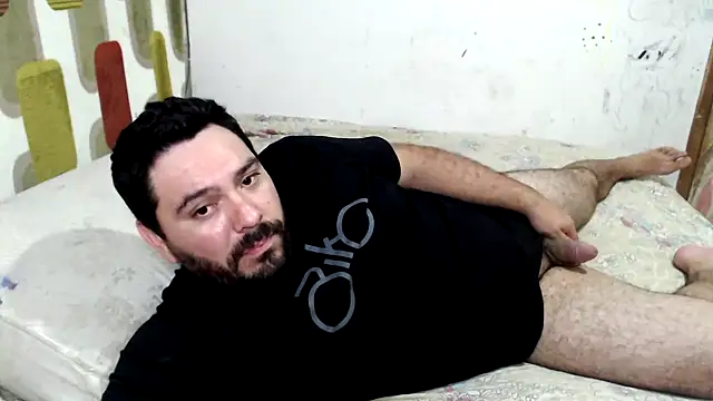 Snapshot of lucasprloco chatting on December 22, 7:21 pm lucasprloco online show from December 22, 7:21 pm