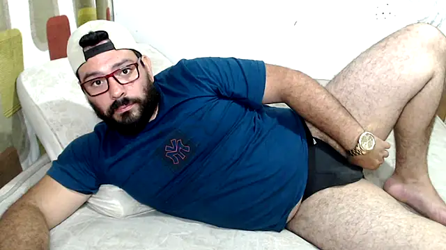 Snapshot of lucasprloco chatting on February 1, 10:23 pm lucasprloco online show from February 1, 10:23 pm