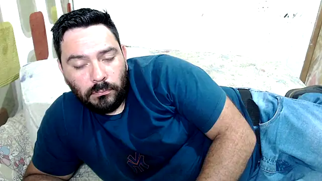 Snapshot of lucasprloco chatting on February 9, 8:24 pm lucasprloco online show from February 9, 8:24 pm