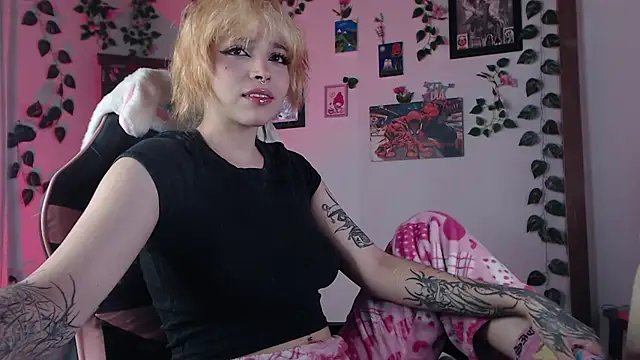 Snapshot of MaryJannes chatting on February 9, 10:00 pm MaryJannes online show from February 9, 10:00 pm