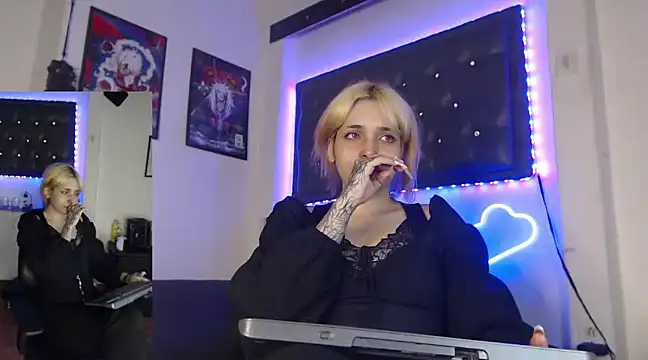 Snapshot of MaryJannes chatting on March 2, 12:20 am MaryJannes online show from March 2, 12:20 am
