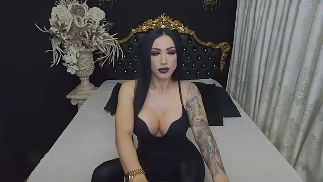 Snapshot of MichaelaDark chatting on November 5, 4:45 am MichaelaDark online show from November 5, 4:45 am