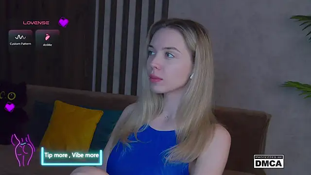 Snapshot of Holl1Would chatting on February 26, 10:42 pm Holl1Would online show from February 26, 10:42 pm