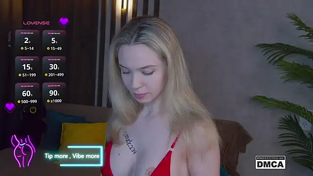 Snapshot of Holl1Would chatting on March 21, 10:50 pm Holl1Would online show from March 21, 10:50 pm