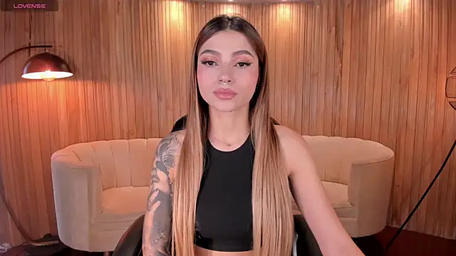 Snapshot of LexieWayne chatting on February 14, 8:05 pm LexieWayne online show from February 14, 8:05 pm