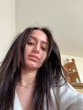 Snapshot of Zeyna1 chatting on March 4, 10:24 am Zeyna1 online show from March 4, 10:24 am