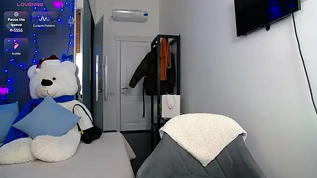 Snapshot of KateJonson chatting on January 3, 8:10 am KateJonson online show from January 3, 8:10 am