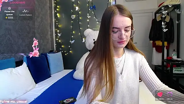 Snapshot of KateJonson chatting on November 13, 8:02 am KateJonson online show from November 13, 8:02 am