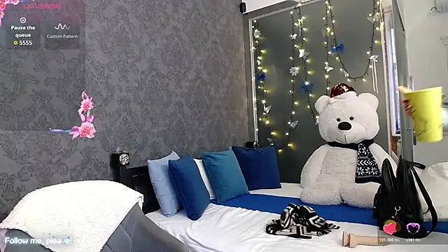 Snapshot of KateJonson chatting on December 3, 7:38 am KateJonson online show from December 3, 7:38 am