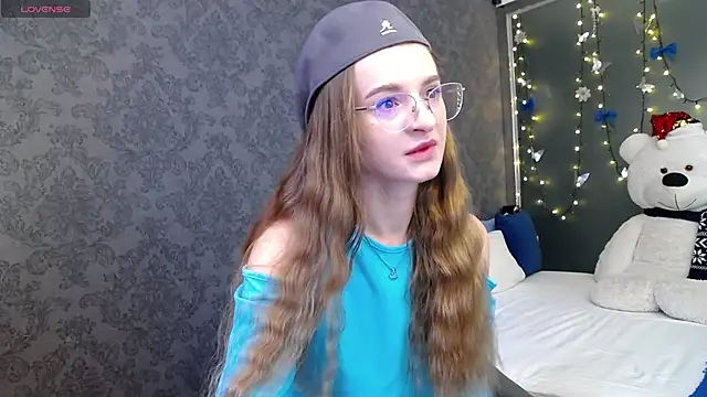 Snapshot of KateJonson chatting on December 5, 8:12 am KateJonson online show from December 5, 8:12 am