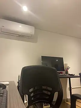 Snapshot of MelanyShayk chatting on January 21, 1:11 pm MelanyShayk online show from January 21, 1:11 pm