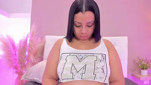 Snapshot of MelanyShayk chatting on January 25, 1:41 pm MelanyShayk online show from January 25, 1:41 pm