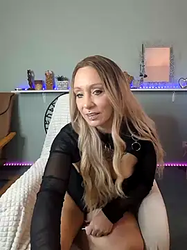 Snapshot of Jan_ina chatting on January 8, 9:32 am Jan ina online show from January 8, 9:32 am